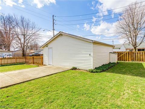 403 Walnut Dr, Berea, OH 44017 photo 5