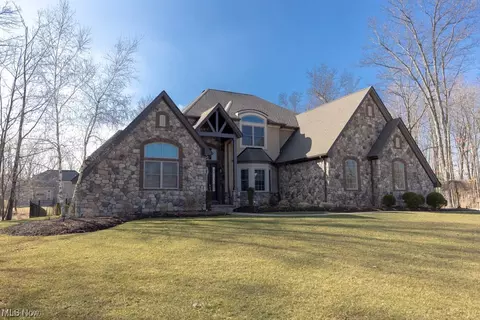 21147 Cedar Creek Dr, Strongsville, OH 44149