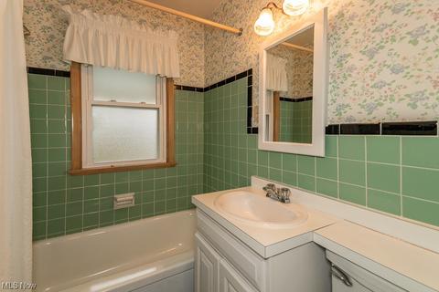 2216 E 290th St, Wickliffe, OH 44092 photo 14