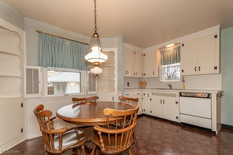 2216 E 290th St, Wickliffe, OH 44092 photo 9