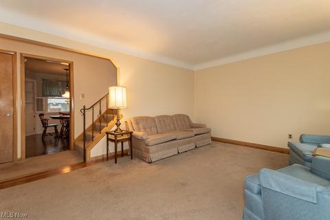 2216 E 290th St, Wickliffe, OH 44092 photo 4