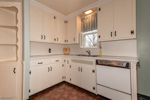2216 E 290th St, Wickliffe, OH 44092 photo 6