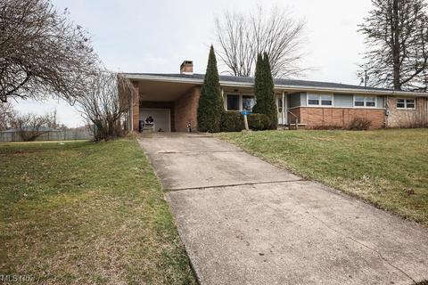 65 Willow St, Chester, WV 26034 photo 2