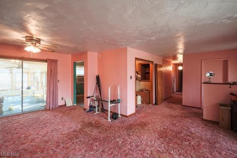 65 Willow St, Chester, WV 26034 photo 5