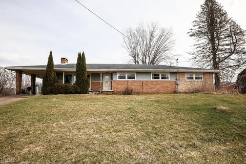 65 Willow St, Chester, WV 26034 photo 1