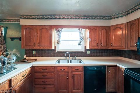 65 Willow St, Chester, WV 26034 photo 11