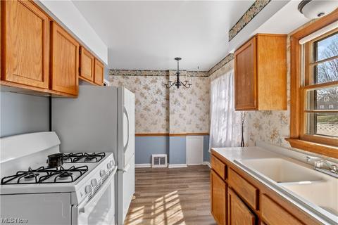 1285 Hilltop Dr, Akron, OH 44310 photo 9