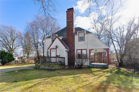 25 Maple Dr, Youngstown, OH 44512 photo 2