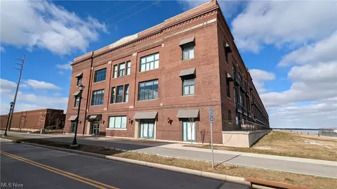 401 W Shoreline Dr #104, Sandusky, OH 44870