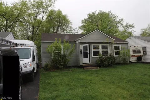 2508 Greenvale Rd, Cleveland, OH 44121