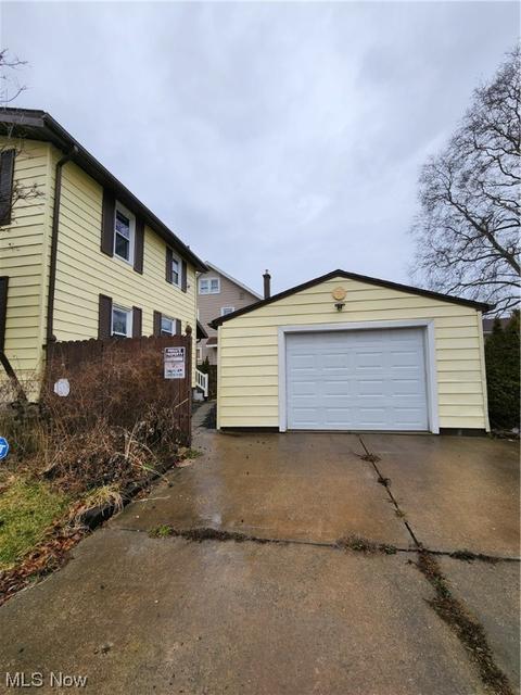 1237 Brown St, Akron, OH 44301 photo 2