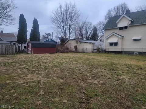 1610 Crestline Ave, Cleveland, OH 44109