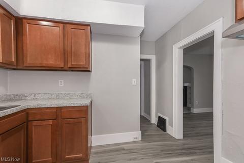 445 10th St, Elyria, OH 44035 photo 7