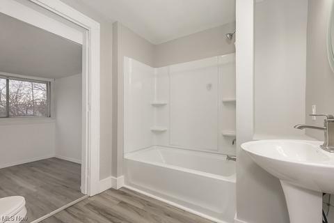 445 10th St, Elyria, OH 44035 photo 13
