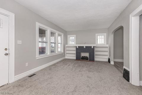 445 10th St, Elyria, OH 44035 photo 2