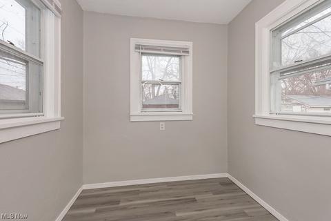 445 10th St, Elyria, OH 44035 photo 9