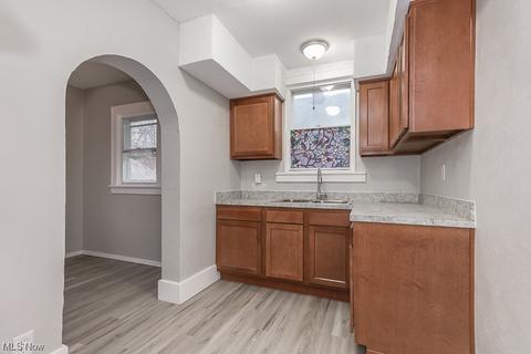 445 10th St, Elyria, OH 44035 photo 6