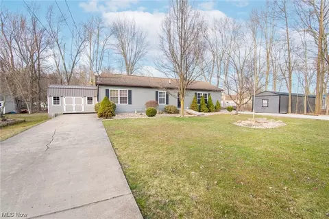 17952 Lawnview Ave, Lake Milton, OH 44429