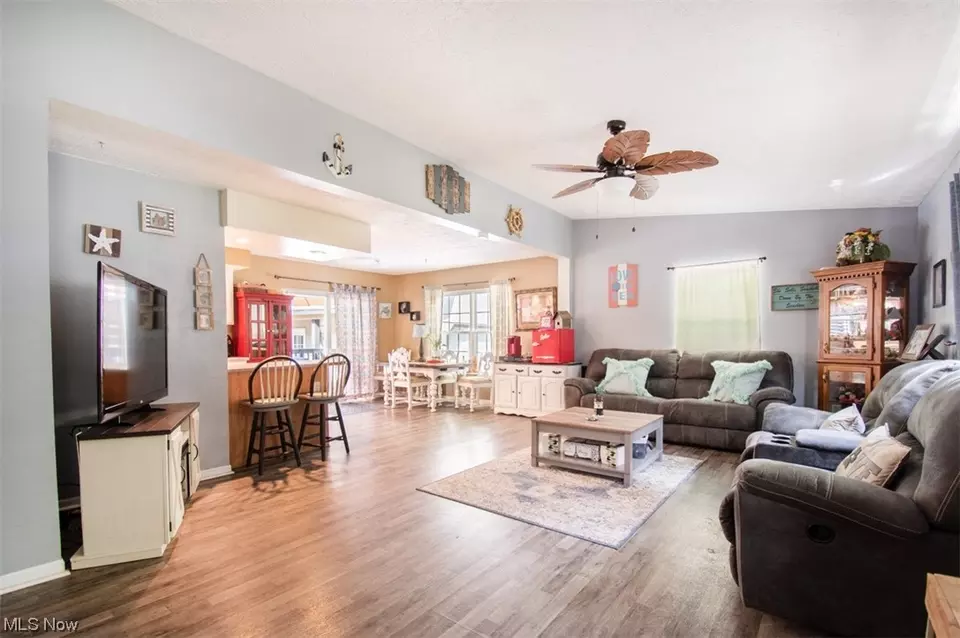  17952 Lawnview Ave, Lake Milton, OH 44429 photo 4