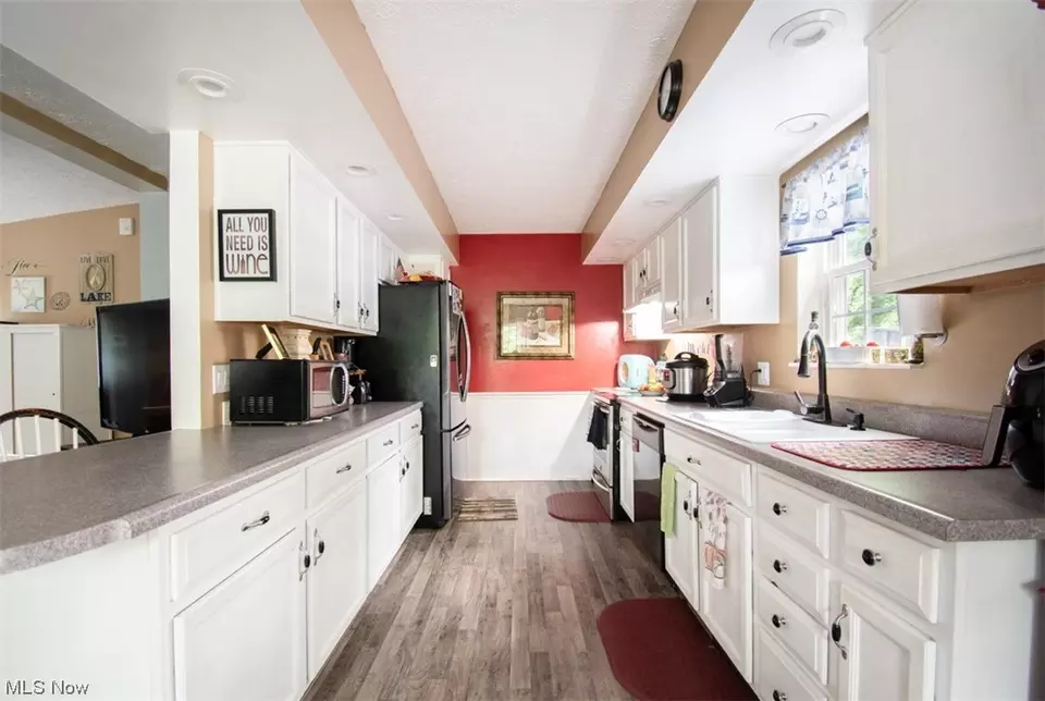  17952 Lawnview Ave, Lake Milton, OH 44429 photo 7