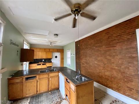 139 Huron St, Elyria, OH 44035 photo 6