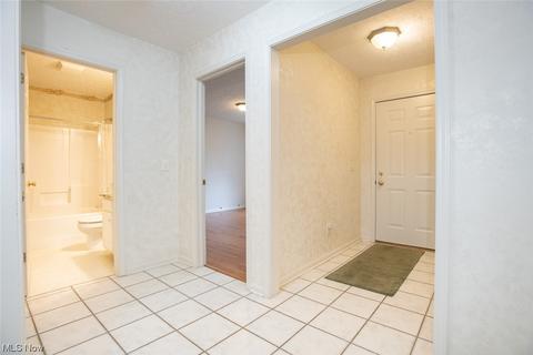 144 Augusta Dr, Elyria, OH 44035 photo 6