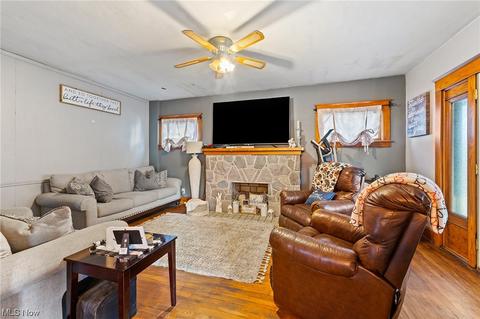 395 Sexton St, Struthers, OH 44471 photo 4