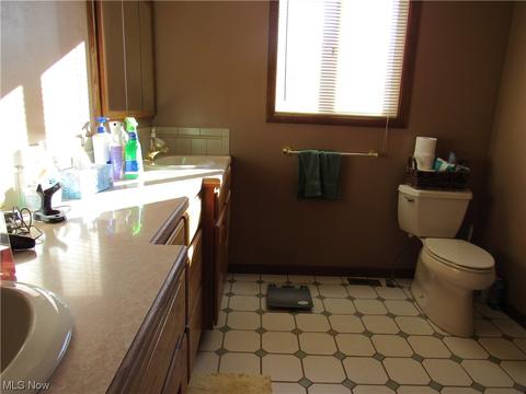 522 Crestview Dr, Ashtabula, OH 44004 photo 9