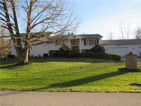 522 Crestview Dr, Ashtabula, OH 44004 photo 1