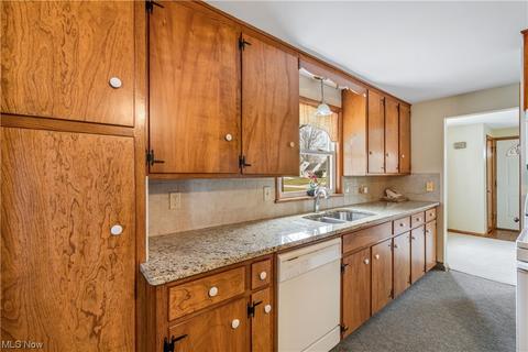356 Simcox St, Wadsworth, OH 44281 photo 6