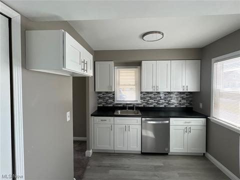 30005 Phillips Ave, Wickliffe, OH 44092 photo 4