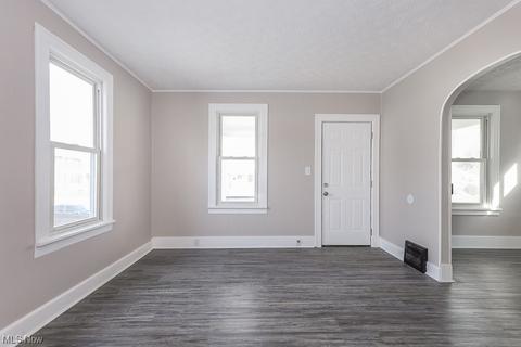 118 E 33rd St, Lorain, OH 44055 photo 2