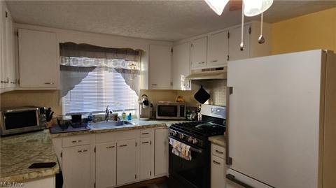 1421 Rockefeller Rd, Wickliffe, OH 44092 photo 10