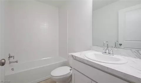 323 River Run Dr, Elyria, OH 44035 photo 14