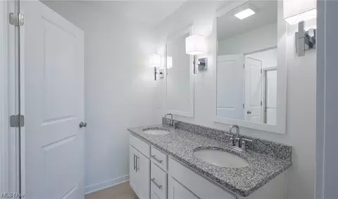 323 River Run Dr, Elyria, OH 44035 photo 23