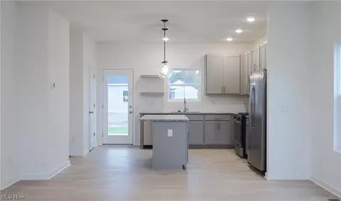 323 River Run Dr, Elyria, OH 44035 photo 3