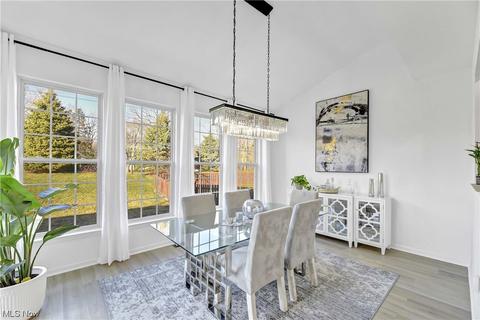 124 Stonepointe Dr, Berea, OH 44017 photo 5
