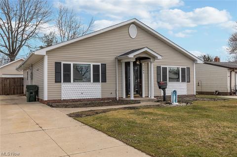1793 Eldon Dr, Wickliffe, OH 44092 photo 2