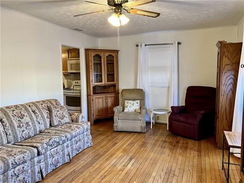 366 Roosevelt Ave, Elyria, OH 44035 photo 2