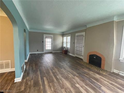 313 E 216th St, Euclid, OH 44123 photo 5