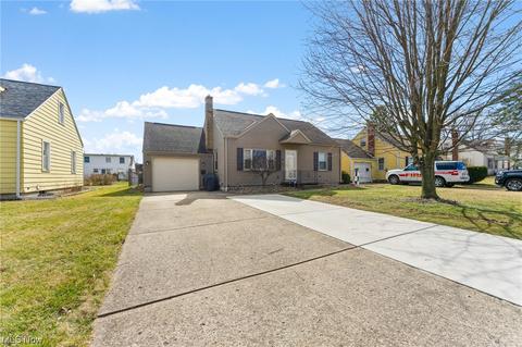 180 Helena Dr, Struthers, OH 44471 photo 2