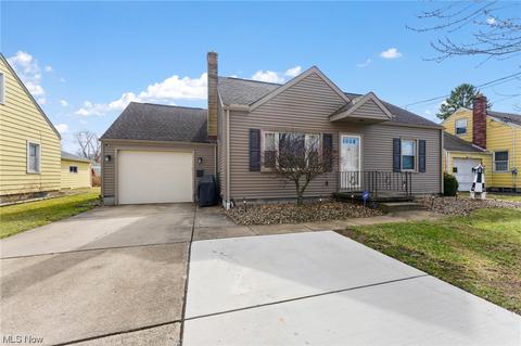180 Helena Dr, Struthers, OH 44471 photo 3