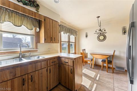 180 Helena Dr, Struthers, OH 44471 photo 7