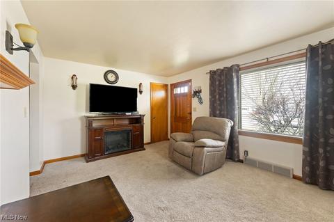180 Helena Dr, Struthers, OH 44471 photo 5