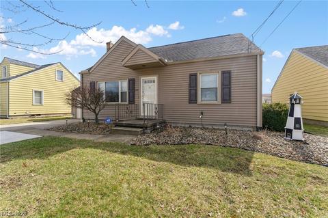 180 Helena Dr, Struthers, OH 44471 photo 4