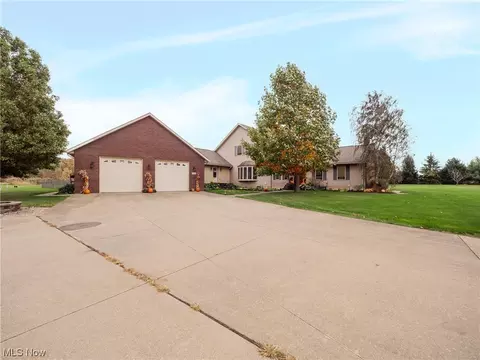 7191 Baumhart Rd, Amherst, OH 44001