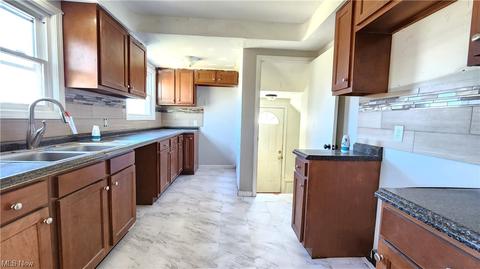 359 E 324th St, Willowick, OH 44095 photo 10