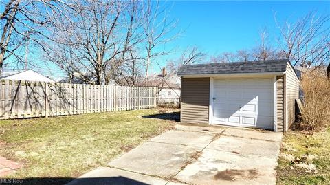 359 E 324th St, Willowick, OH 44095 photo 3