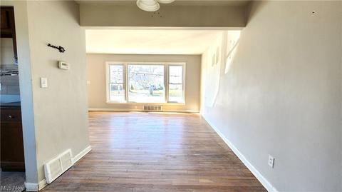 359 E 324th St, Willowick, OH 44095 photo 9