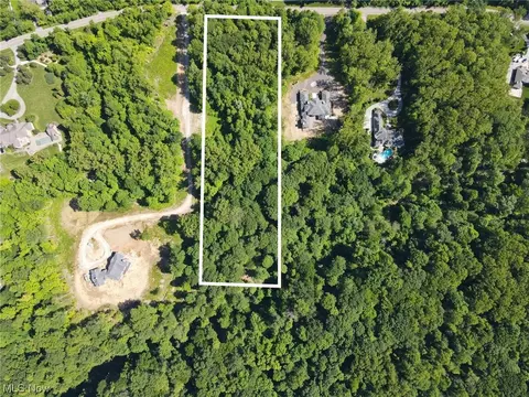 37500- Sl 2 Cedar Rd, Hunting Valley, OH 44022